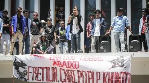 East Timor Abandons Initiative to Provide Complimentary Cars for MPs In Response to Mass Demonstrations